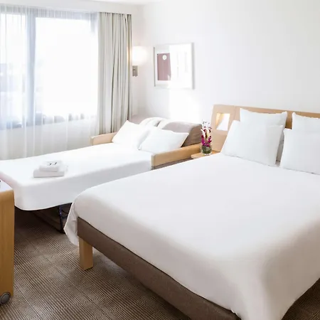 Novotel Chartres Exterior photo