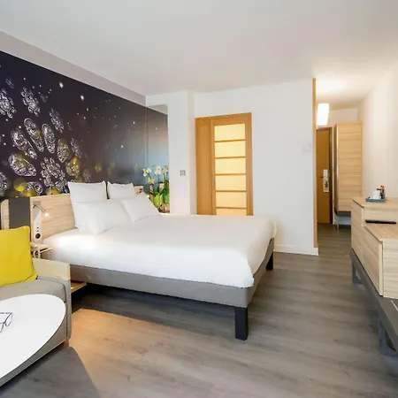 Novotel Chartres Exterior photo