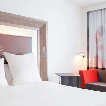 Novotel Chartres Exterior photo