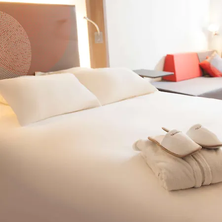 Novotel Chartres Exterior photo